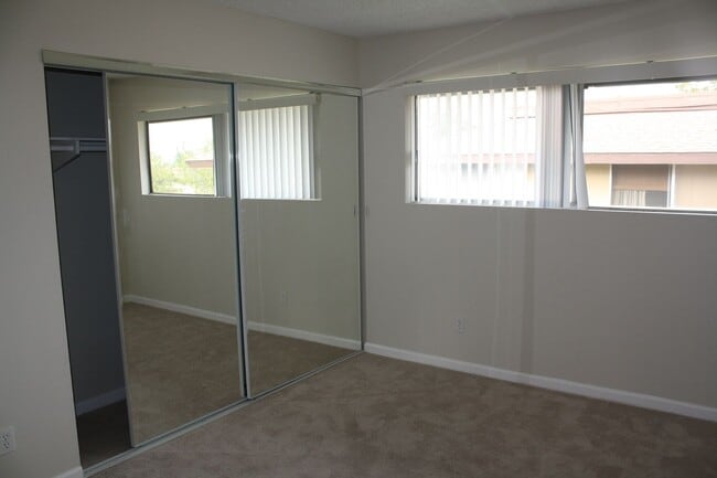 Foto del edificio - 2 Bedroom Condo for Rent