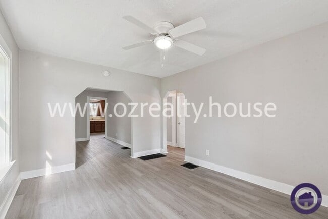 Building Photo - 3907 Lagrange St