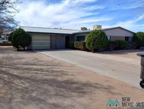 Building Photo - 1012 S Saddler St