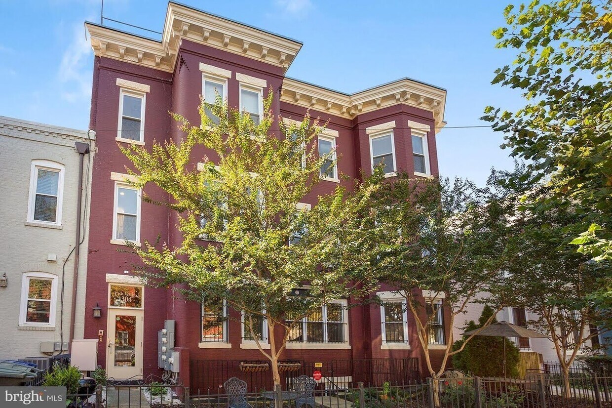 Primary Photo - 304 Q St NW