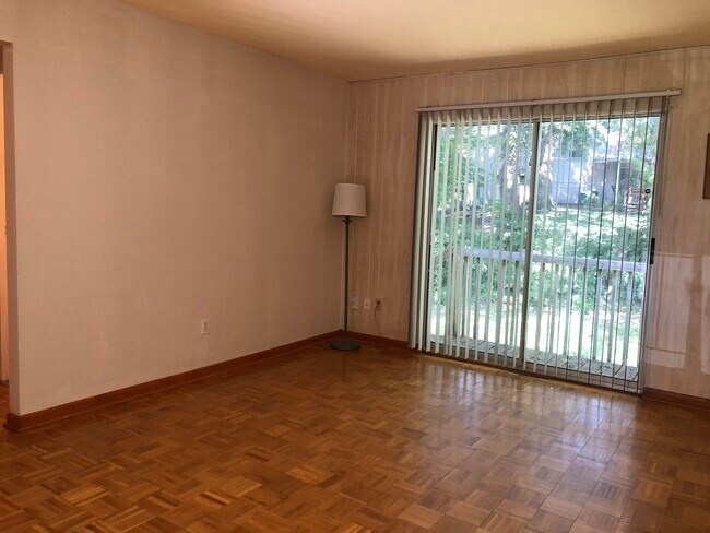 Foto del edificio - 9925 Benson St