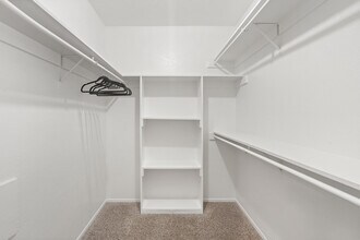 Building Photo - Regal Court Apartments