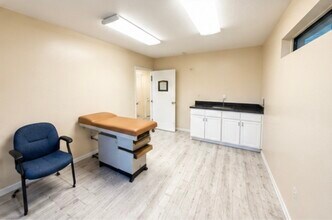 Building Photo - 11111 Jones Rd W