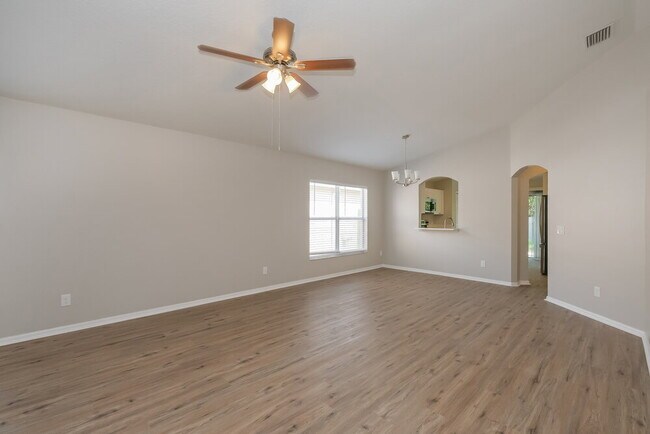 Foto del edificio - 8501 Quarter Horse Dr