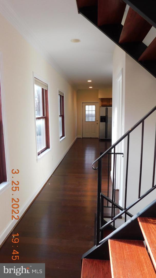 Building Photo - 121 E Fort Ave