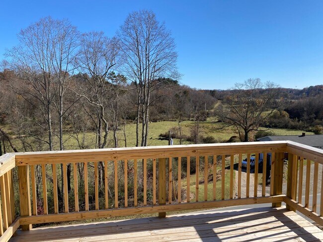 Foto del edificio - West AVL - Contemporary Three Bedroom plus...