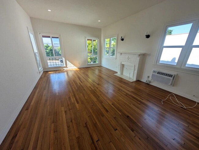 Foto del edificio - 4627 St Charles Pl
