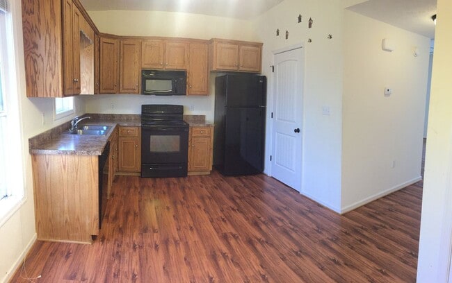 Building Photo - Beautiful townhouse in Evington! Close to ...