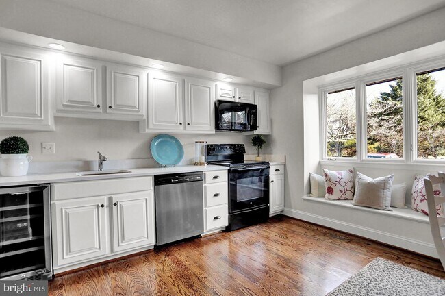 Building Photo - 320 Kimrick Pl