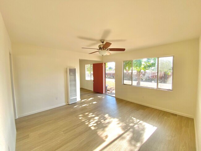 Foto del edificio - 2727 Drew Ln