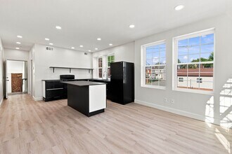 Building Photo - 740 W Vine St