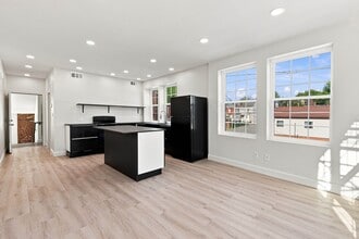 Building Photo - 740 W Vine St