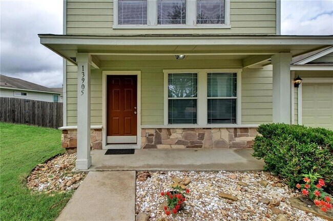 Foto del edificio - 13905 Briarcreek Loop