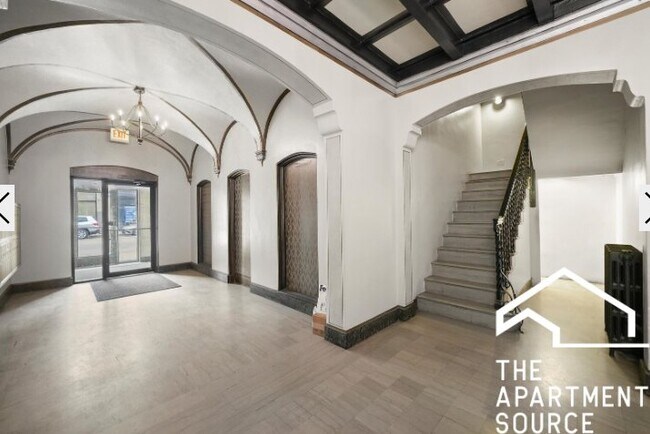 Foto del edificio - 2779 N Milwaukee Ave