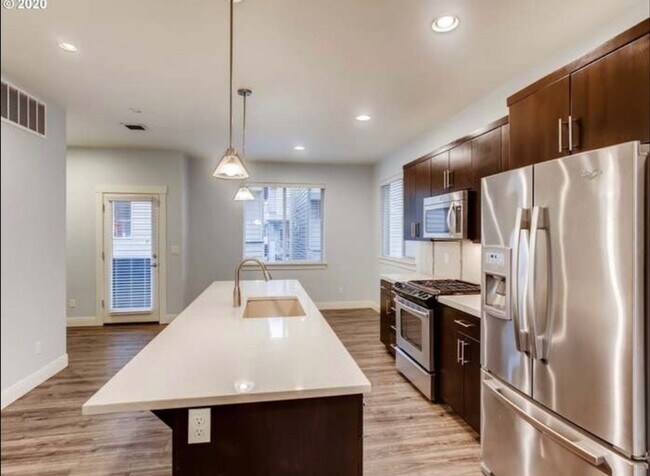 Building Photo - **RENT REDUCTION LIMITED TIME OFFER!** Out...