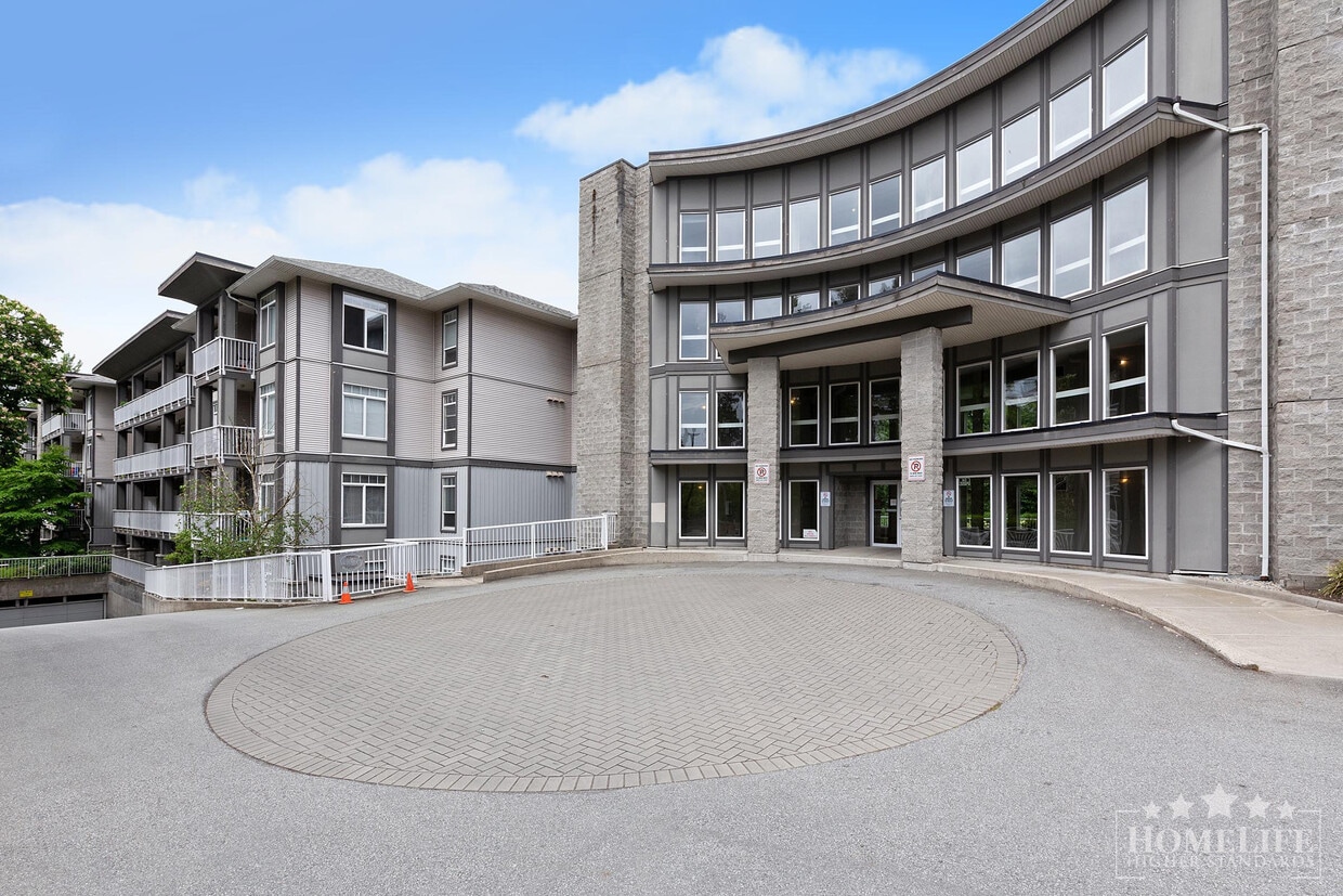 Primary Photo - Bright & Updated 1-Bedroom Condo in the Heart of Surrey City Centre
