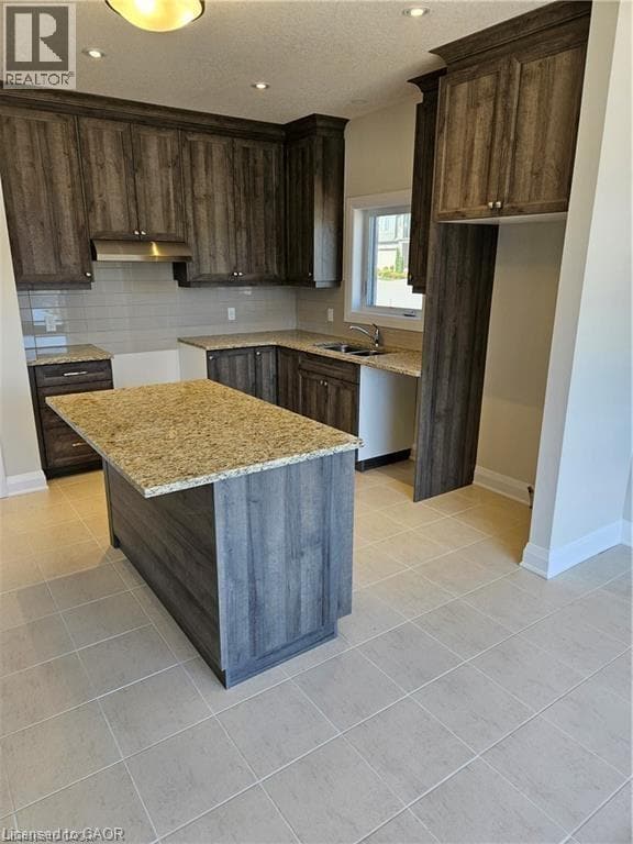 Building Photo - 576 Balsam Poplar St