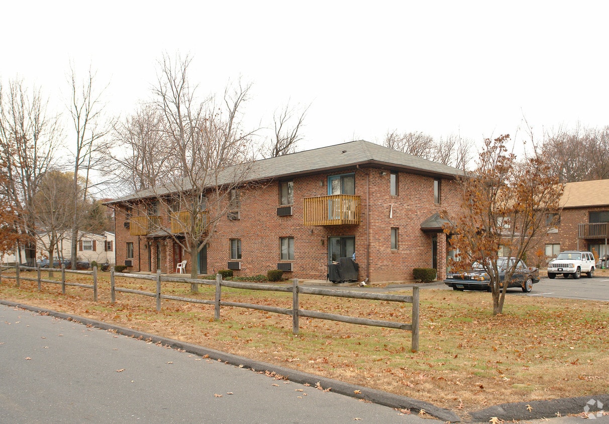 30 Roosevelt St, Plainville, CT 06062 Apartments in Plainville, CT