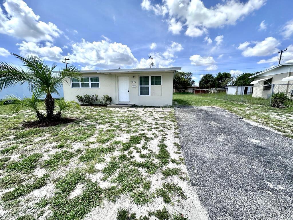 Primary Photo - 1374 9th Ct