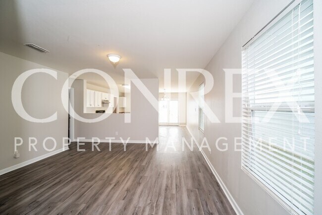 Foto del edificio - Beautiful 3 Bedroom with Great Location!