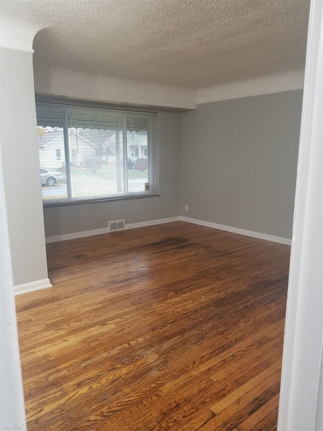 Foto del edificio - 3 br, 1 bath House - 571 2nd Ave