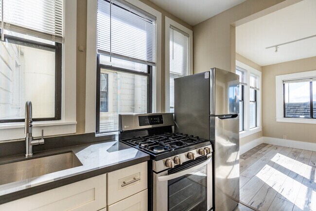 2BR, 2BA - 700SF (4.o piso) - 3201 Washington