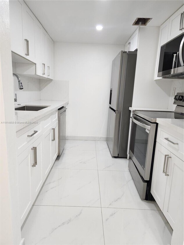 Primary Photo - 7101 Miami Lakes Dr