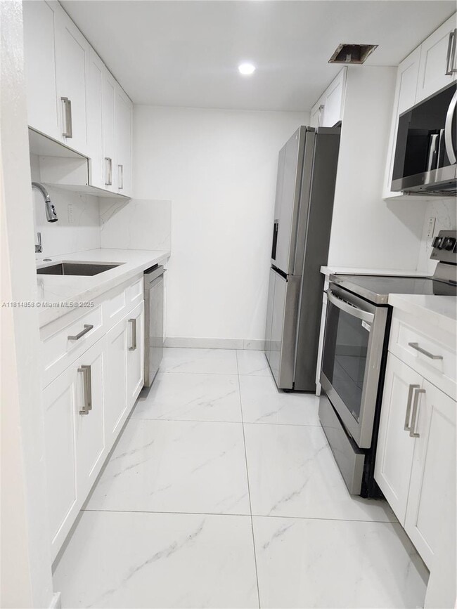 Building Photo - 7101 Miami Lakes Dr