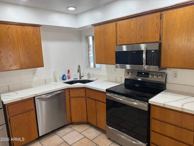 Foto del edificio - 6410 W Purdue Ave