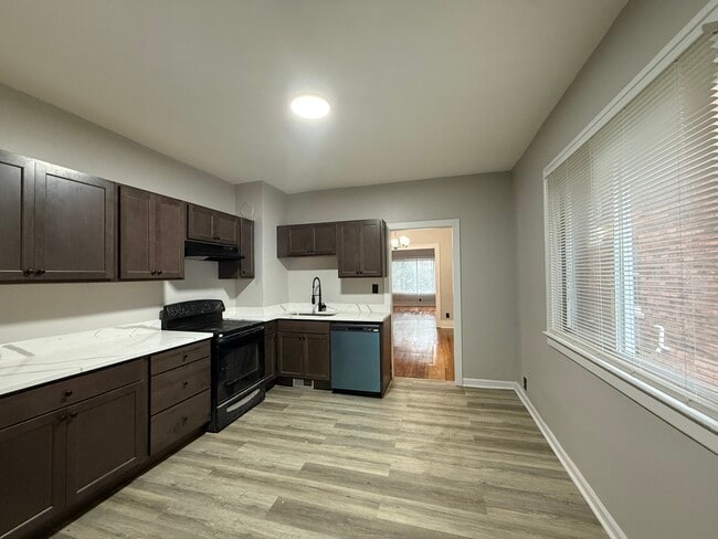 Building Photo - 4074 Virginia Park St