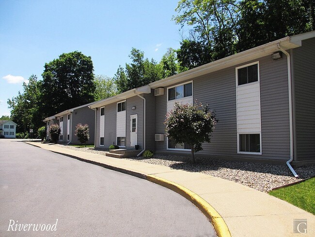 Building Photo - 200 Meadow Ln