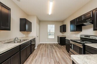 Building Photo - 1930 Jasmine Dr