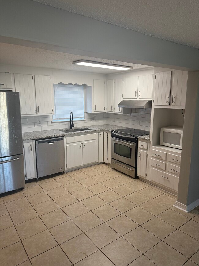 Foto del edificio - 8715 Fowler Ave