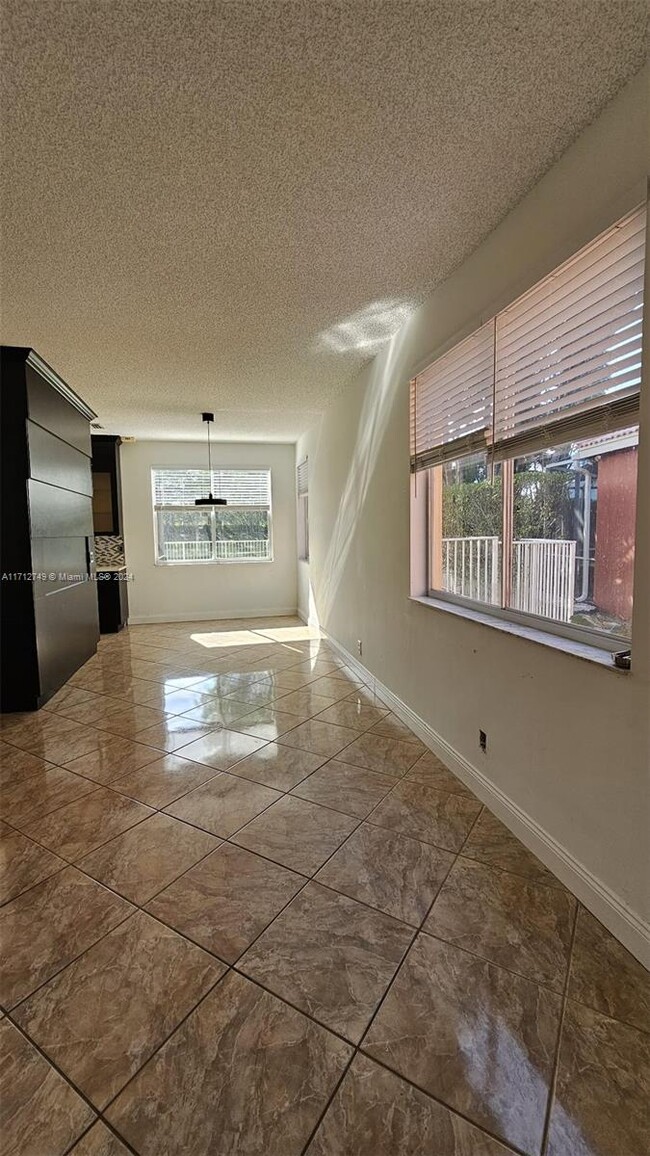 Foto del edificio - 4467 Blossom Ln