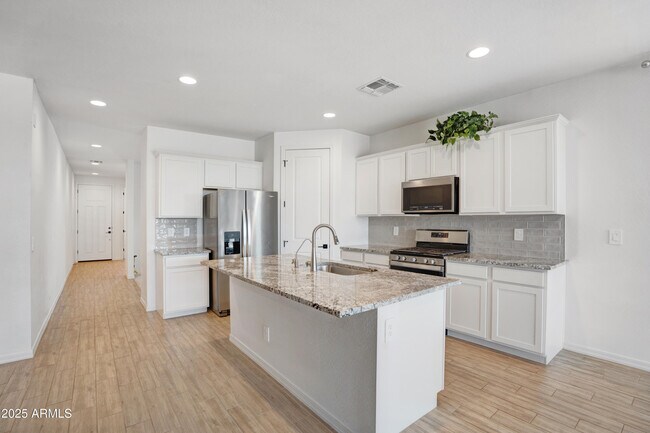 Building Photo - 11341 E Unger Ave