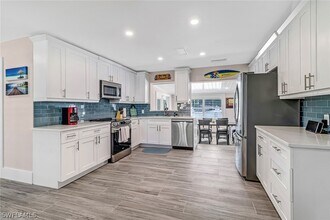 Building Photo - 3470 Lakeview Dr