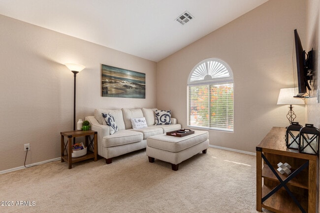 Building Photo - 543 S Wildrose