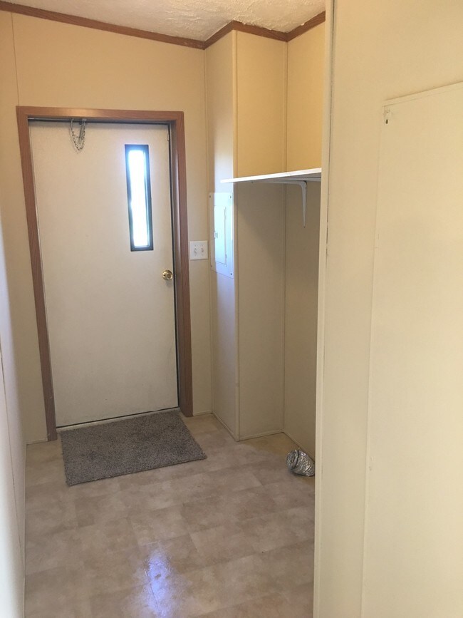 Building Photo - 805 Wilderness Dr