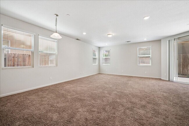 Foto del edificio - 3036 Wading River Way