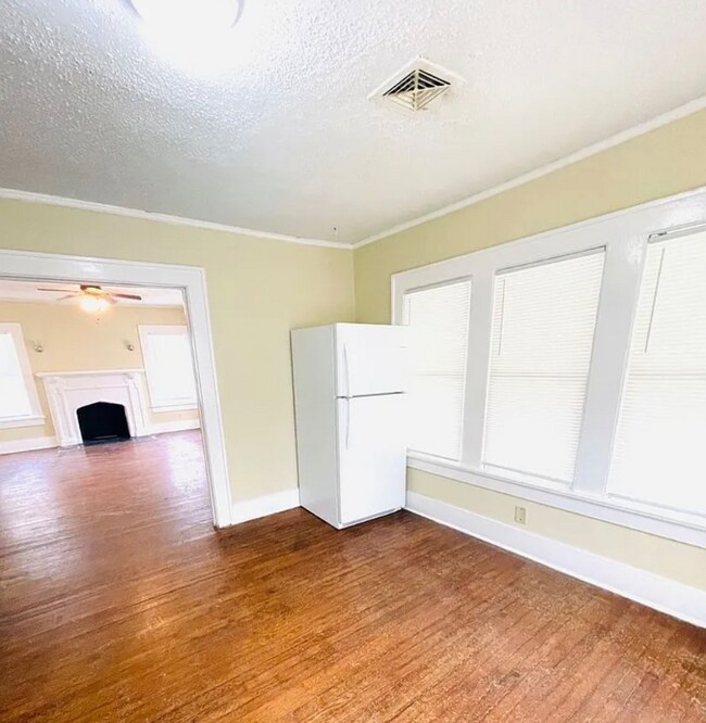 Foto del edificio - 2034 E 3rd St