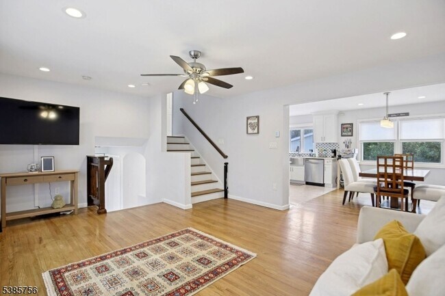 Building Photo - 82 Eaton Pl