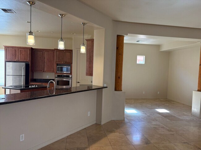 Building Photo - HOUSE - VILLAGE OF OAK CREEK - FIRECLIFF