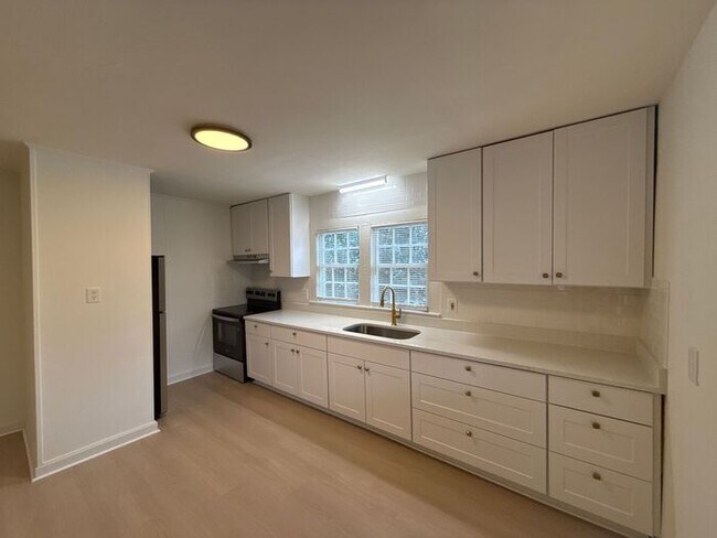 Foto del edificio - T.R. Lawing Realty Property