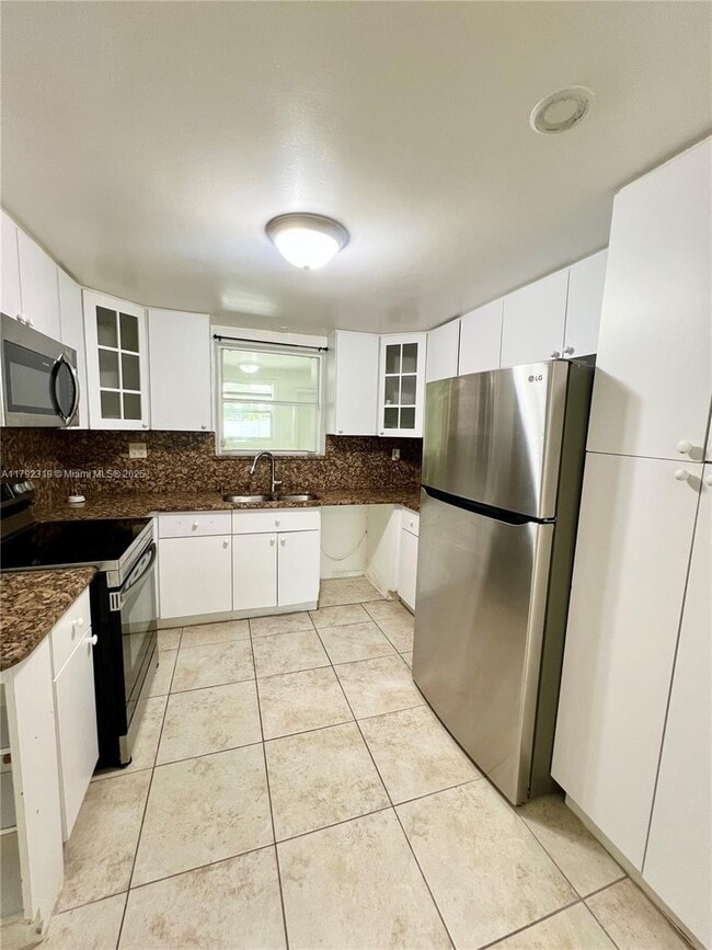 Building Photo - 2 bedroom in West Park FL 33023