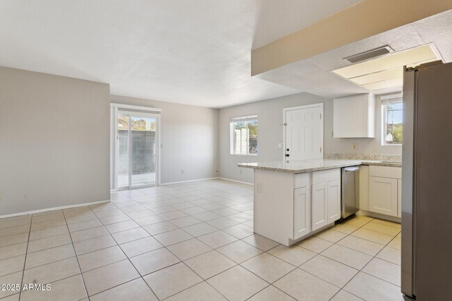 Foto del edificio - 1426 E Mountain View Rd