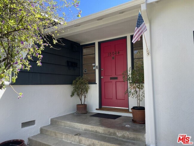 Foto del edificio - 18044 Martha St