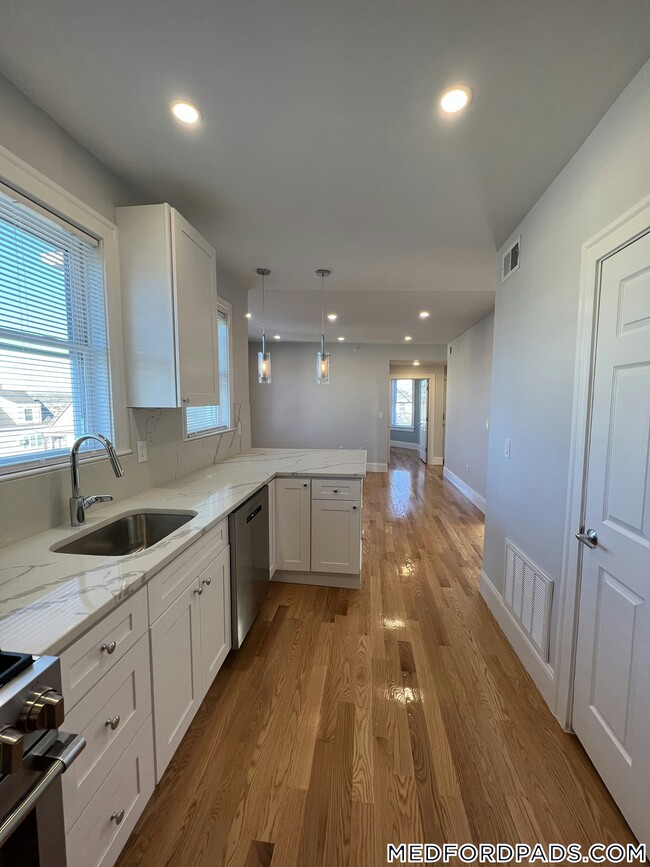 Building Photo - 75 Winchester St