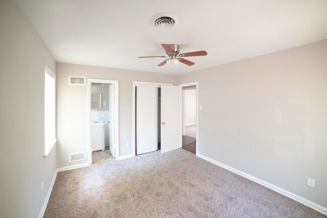 Foto del edificio - 3109 Christine Rd