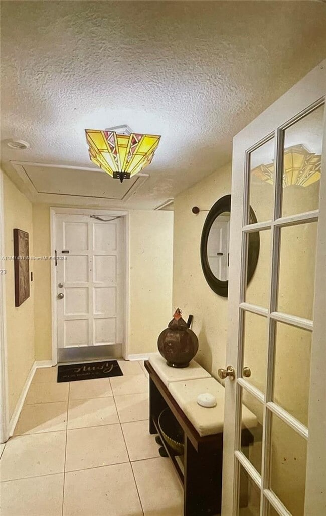 Building Photo - 2801 N Palm Aire Dr