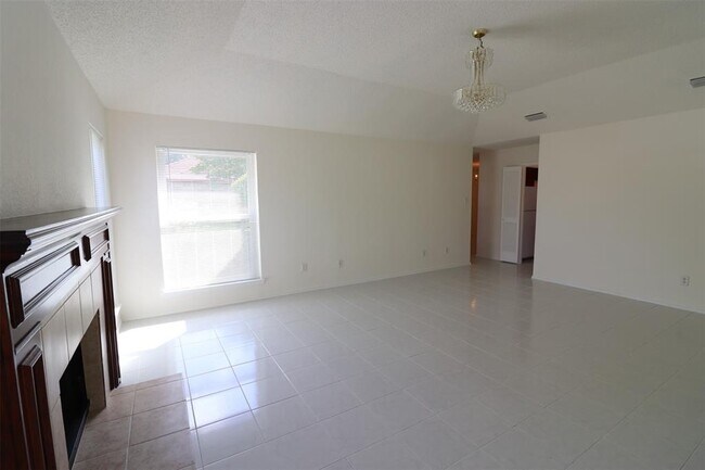 Building Photo - 2405 Idlewood Dr
